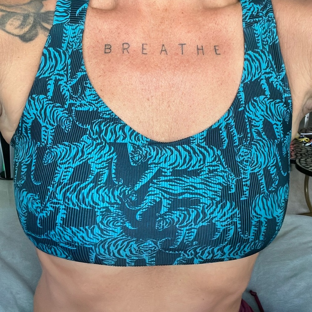 ONZIE HALF MOON SPORTS BRA